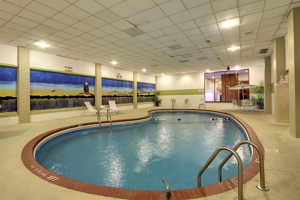 קווינסי Eagle'S Nest Hotel & Conference Center מראה חיצוני תמונה